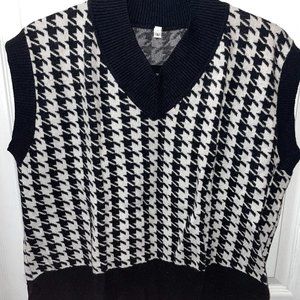 Amazon sweater vest black and white. Size Large